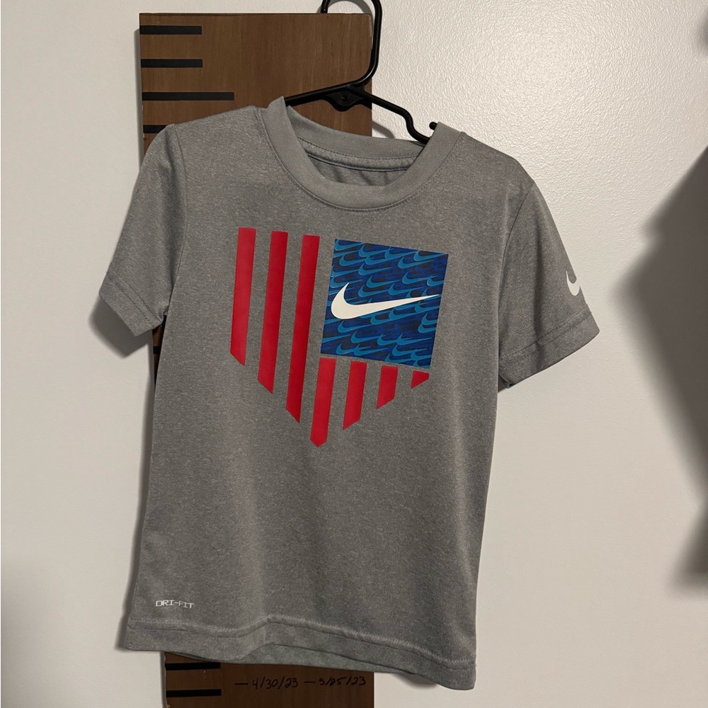 Boys Nike tee